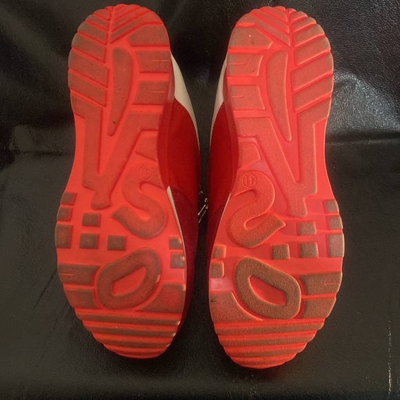Red and white womens size 41 (9 1/2) shoes - Picture 8 of 8